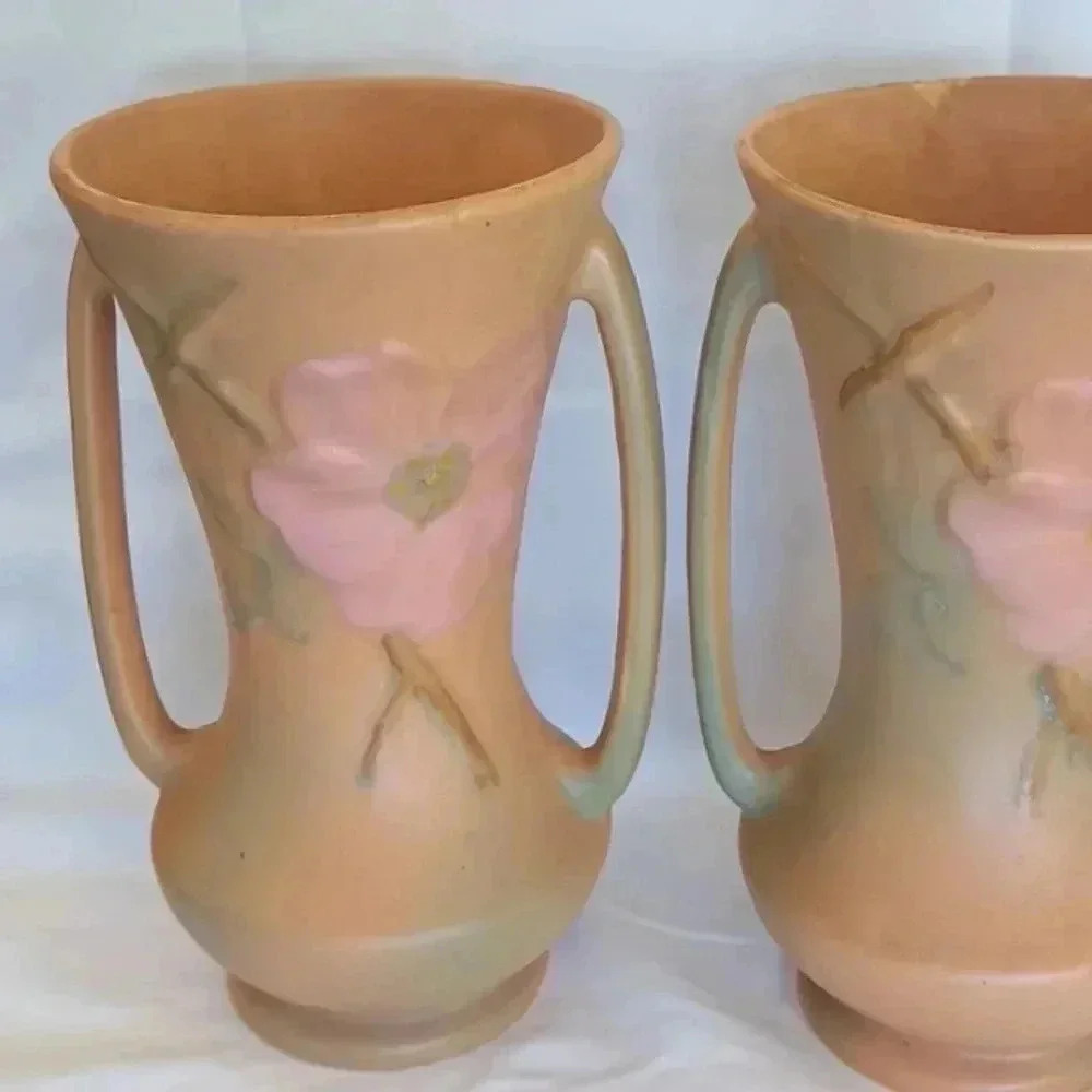 Vintage pair of Weller dogwood vases - Picture 4 of 9